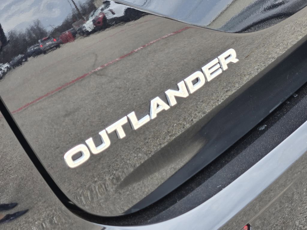 Used 2024 Mitsubishi Outlander ES image 8