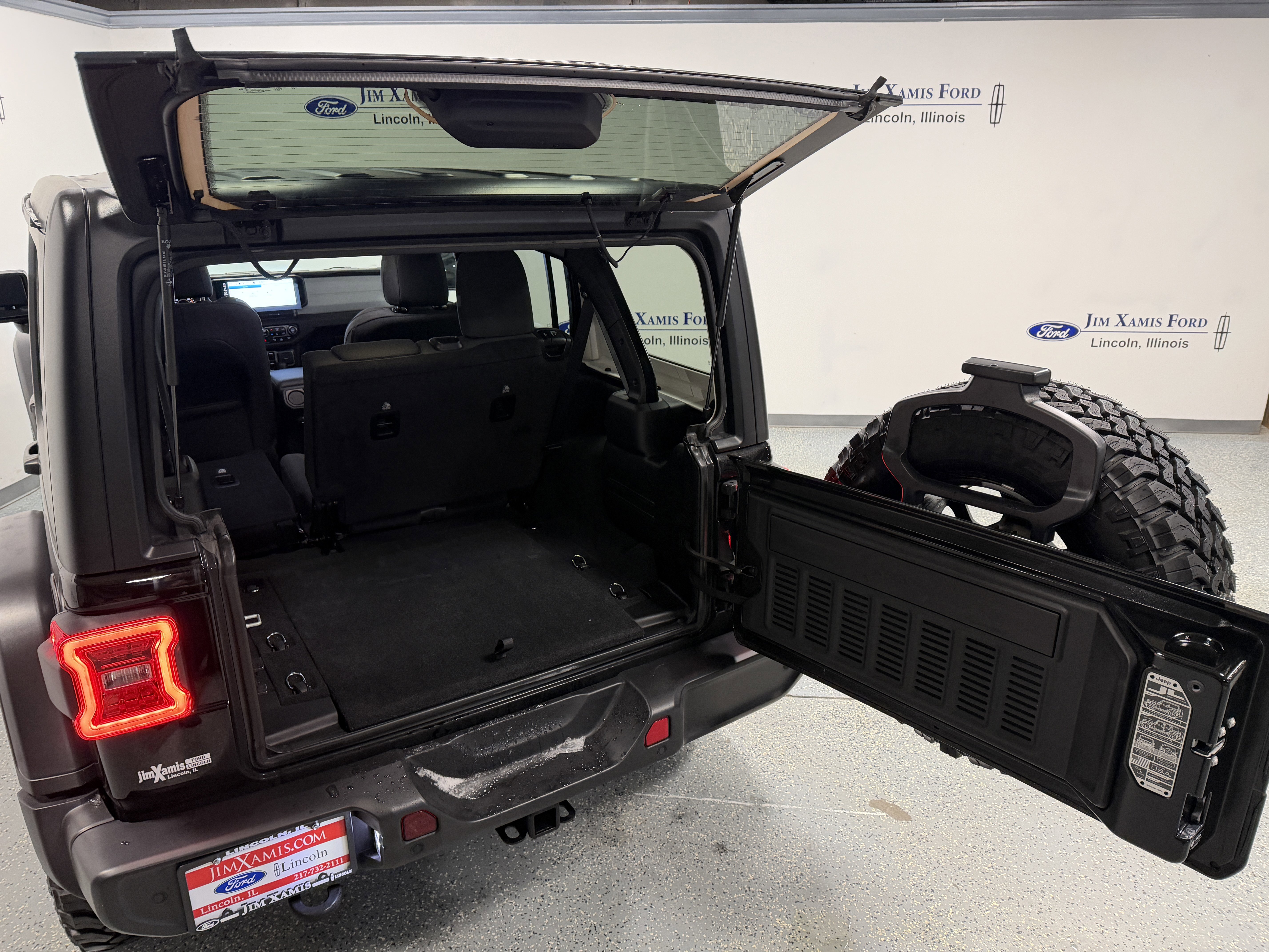 Used 2024 Jeep Wrangler Willys image 27