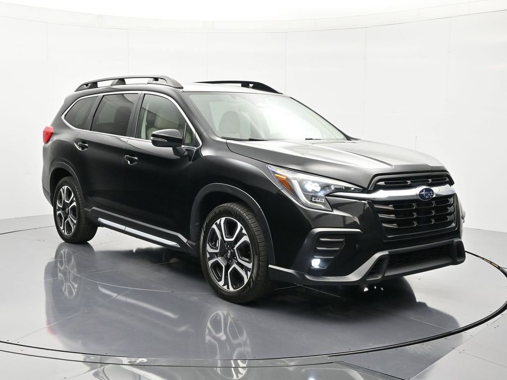Used 2023 Subaru Ascent Limited image 3