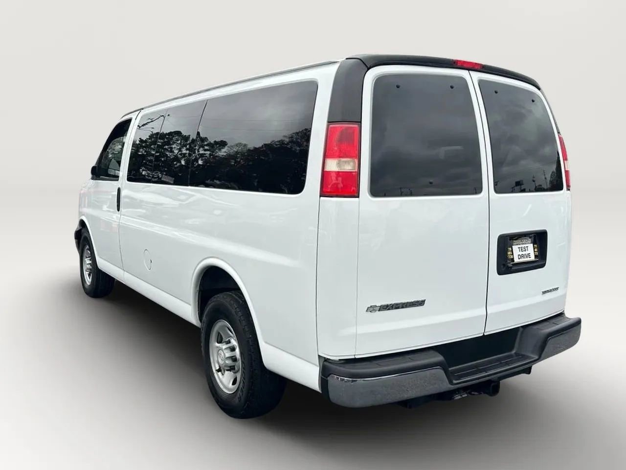 Used 2017 Chevrolet Express 2500 LS image 6
