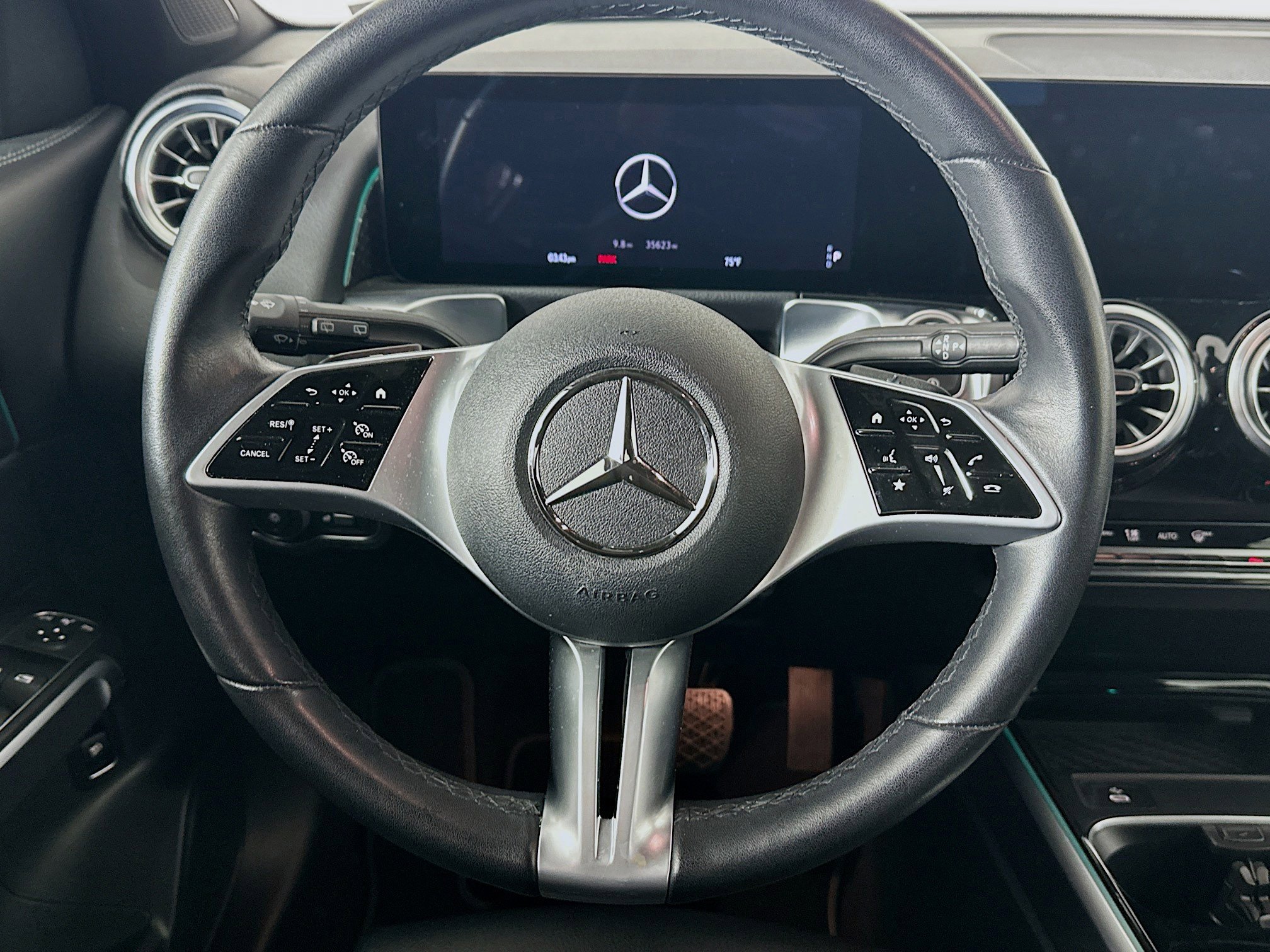 Used 2025 Mercedes-Benz GLB 250 4MATIC image 18