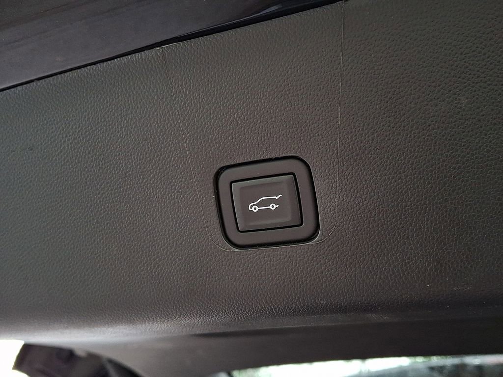 Used 2023 Chevrolet Traverse Premier w/ Redline Edition AWD/4WD image 29