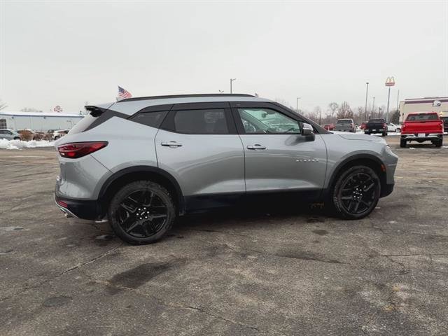Used 2025 Chevrolet Blazer LT w/ Sound & Technology Package image 32