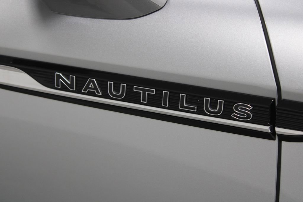 Used 2023 Lincoln Nautilus Black Label AWD/4WD image 12