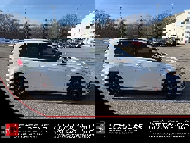 Used 2018 Volkswagen GTI SE image 12