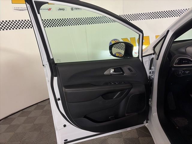 New 2026 Chrysler Pacifica Select image 27