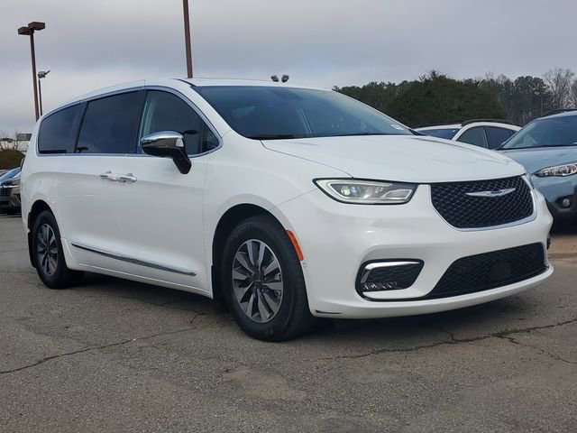 Used 2023 Chrysler Pacifica Limited image 2