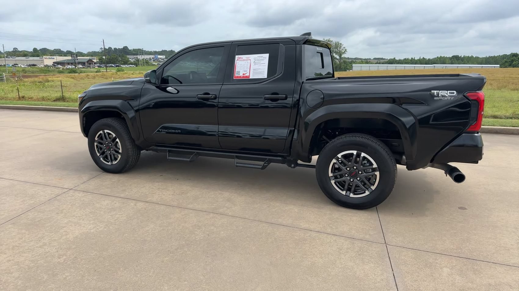 Used 2025 Toyota Tacoma TRD Sport w/ TRD Sport Upgrade Package RWD image 5