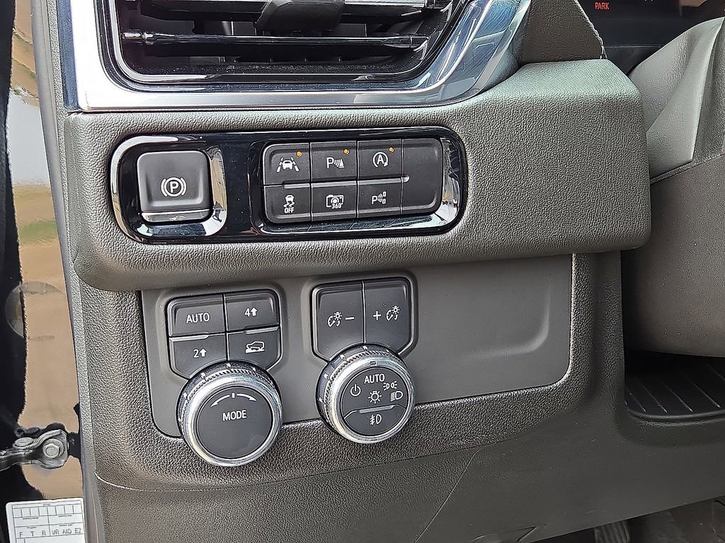 Used 2025 GMC Yukon Denali AWD/4WD image 27