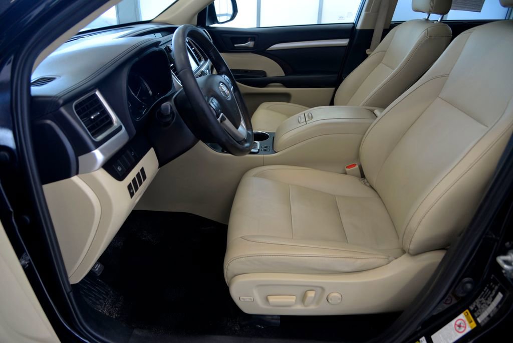 Used 2019 Toyota Highlander XLE image 15