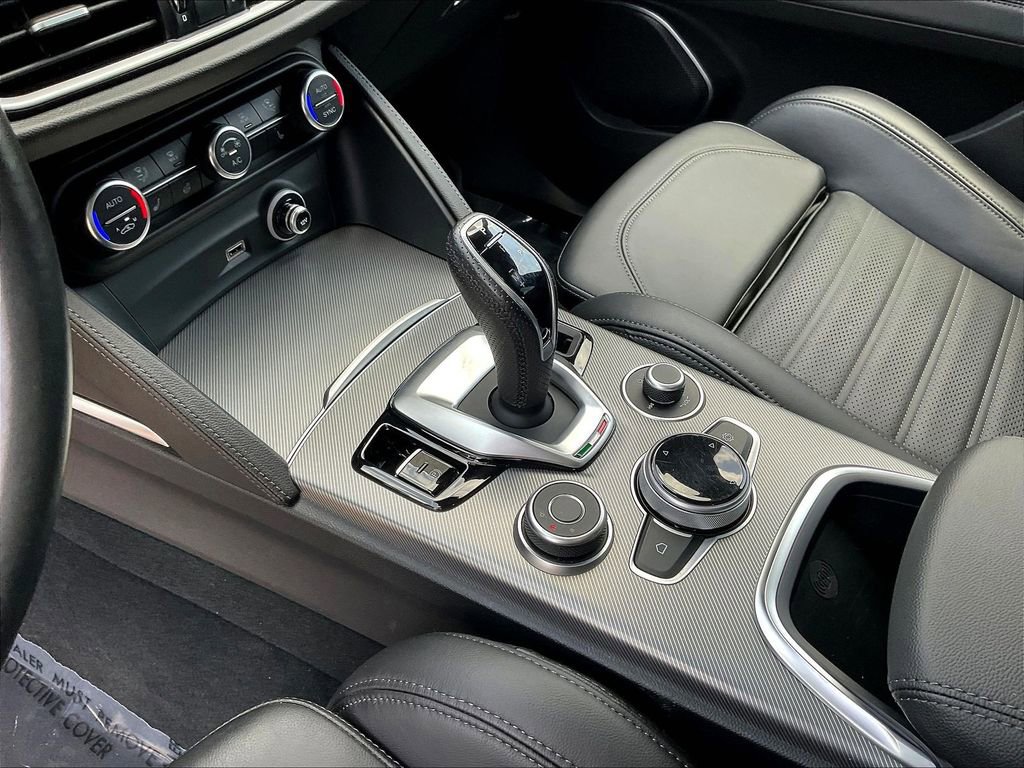 Used 2023 Alfa Romeo Stelvio Veloce AWD/4WD image 18