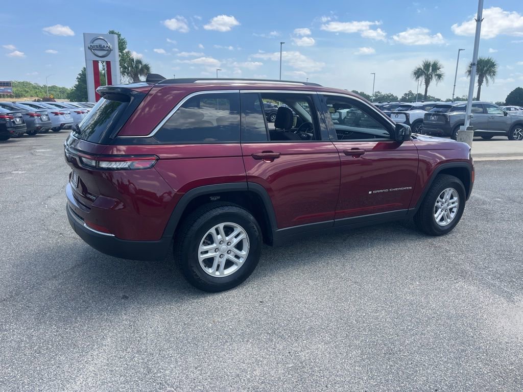 Used 2023 Jeep Grand Cherokee Laredo image 5