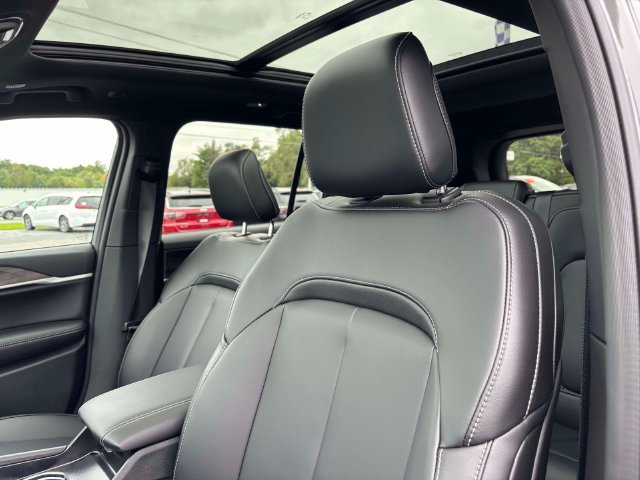 New 2027 Jeep Grand Cherokee Limited w/ Limited Altitude Package AWD/4WD image 17