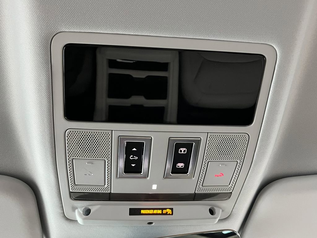 Used 2025 Land Rover Defender 110 S image 28
