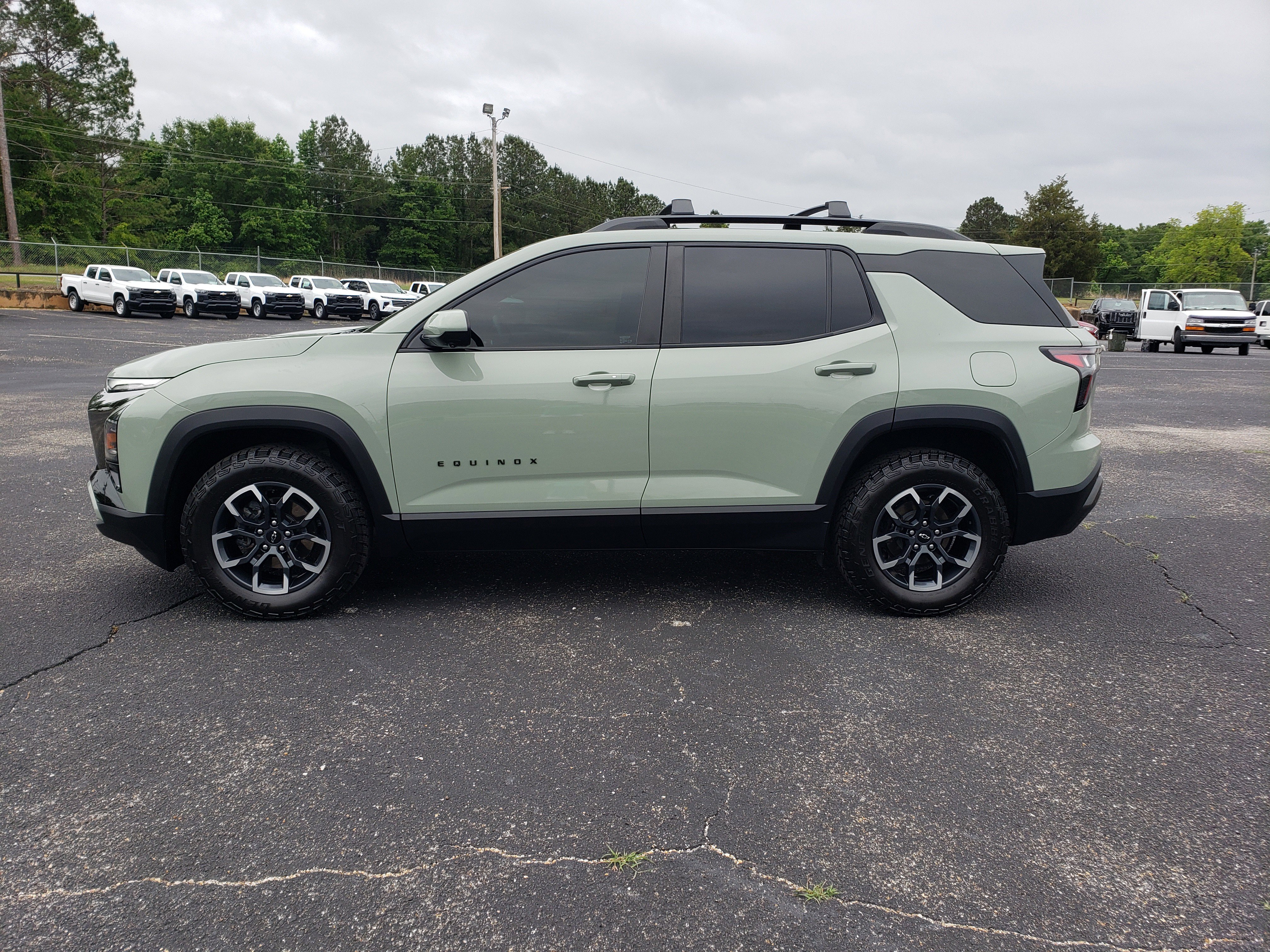Used 2025 Chevrolet Equinox ACTIV w/ Safety and Technology Package FWD image 6