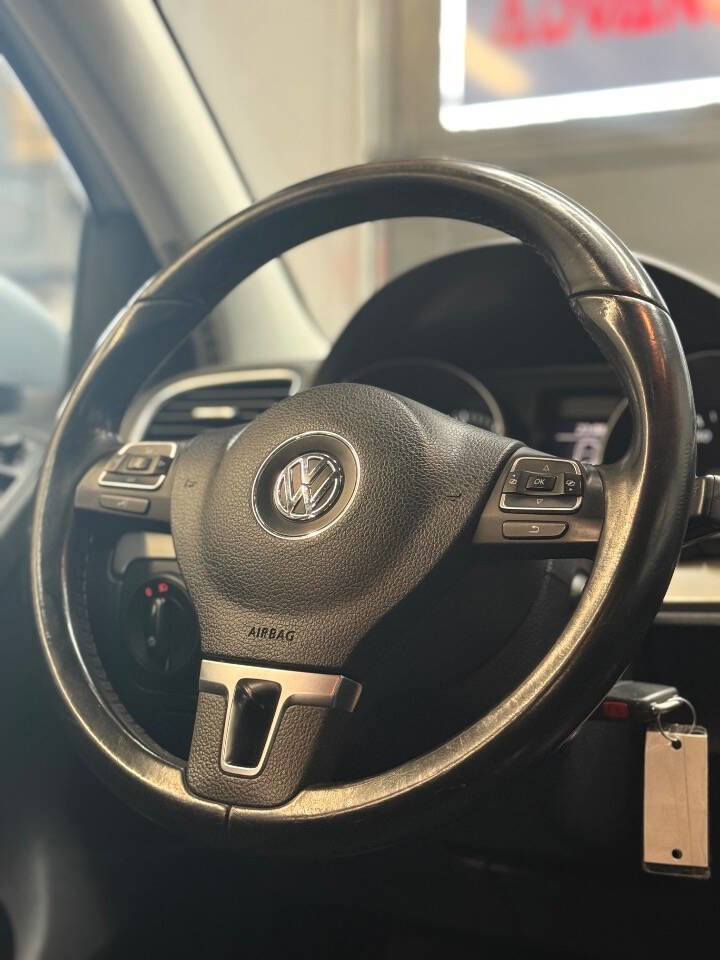 Used 2014 Volkswagen Golf 4-Door FWD image 18