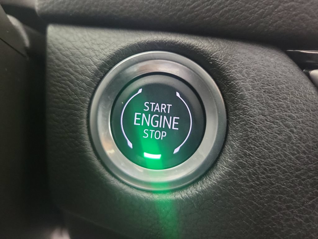 Used 2025 Cadillac XT4 Premium Luxury FWD image 29