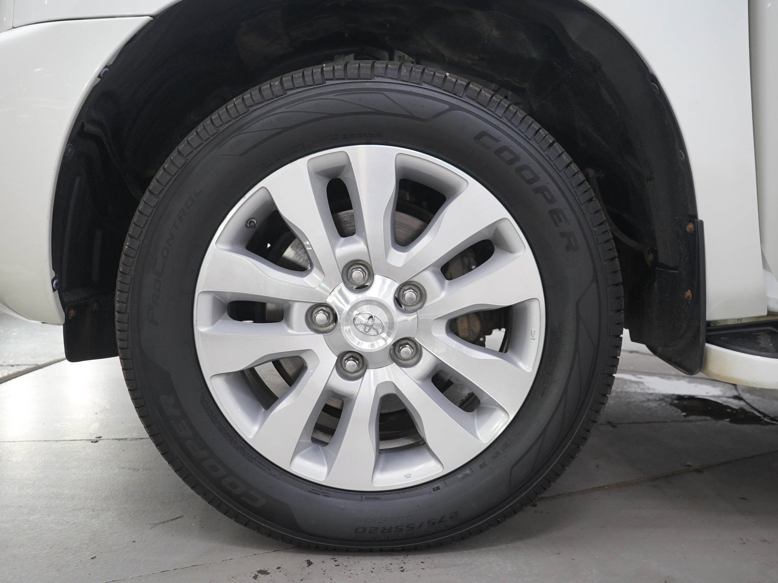 Used 2019 Toyota Sequoia Platinum AWD/4WD image 38