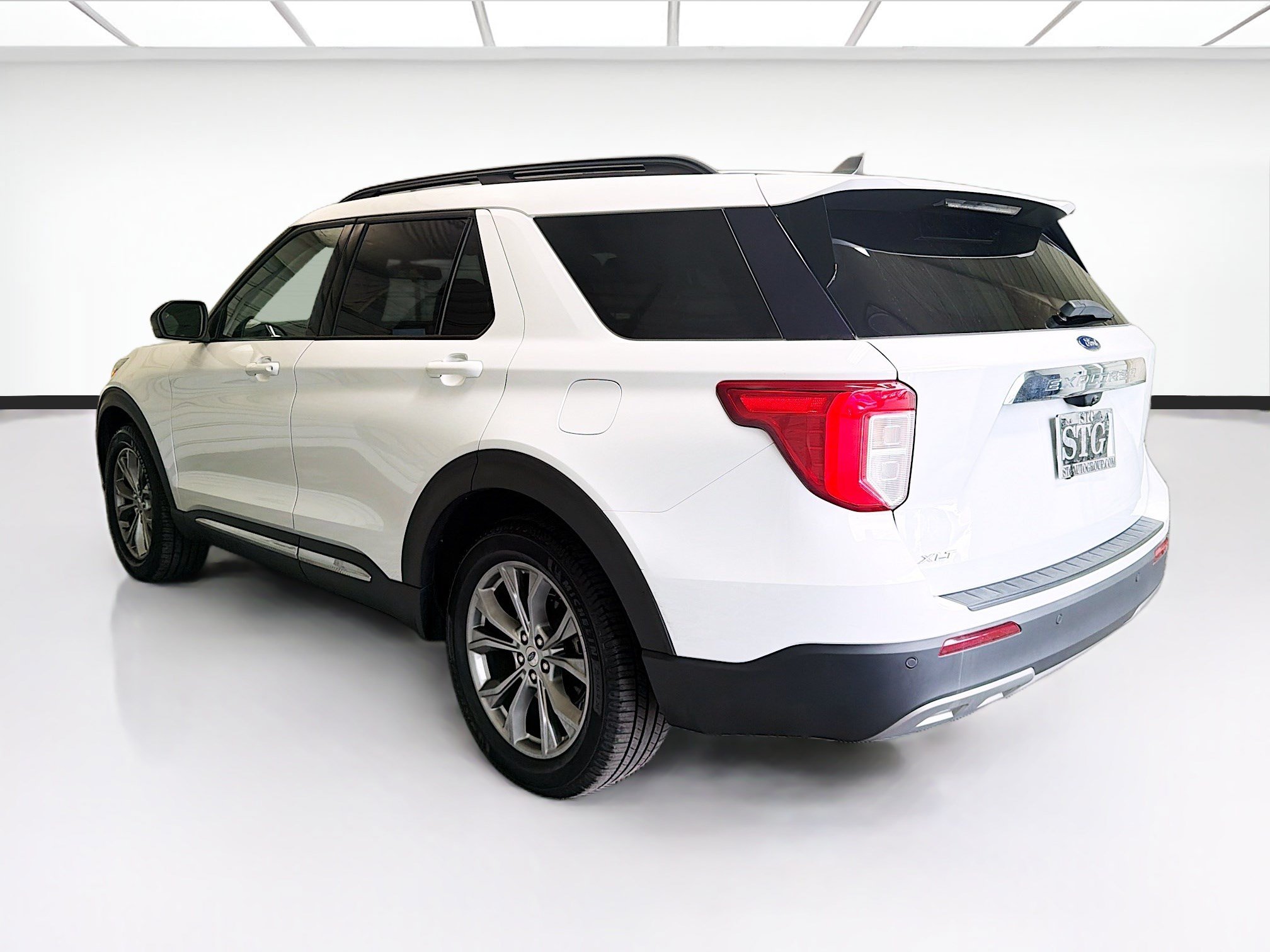 Used 2022 Ford Explorer XLT w/ Equipment Group 202A RWD image 6