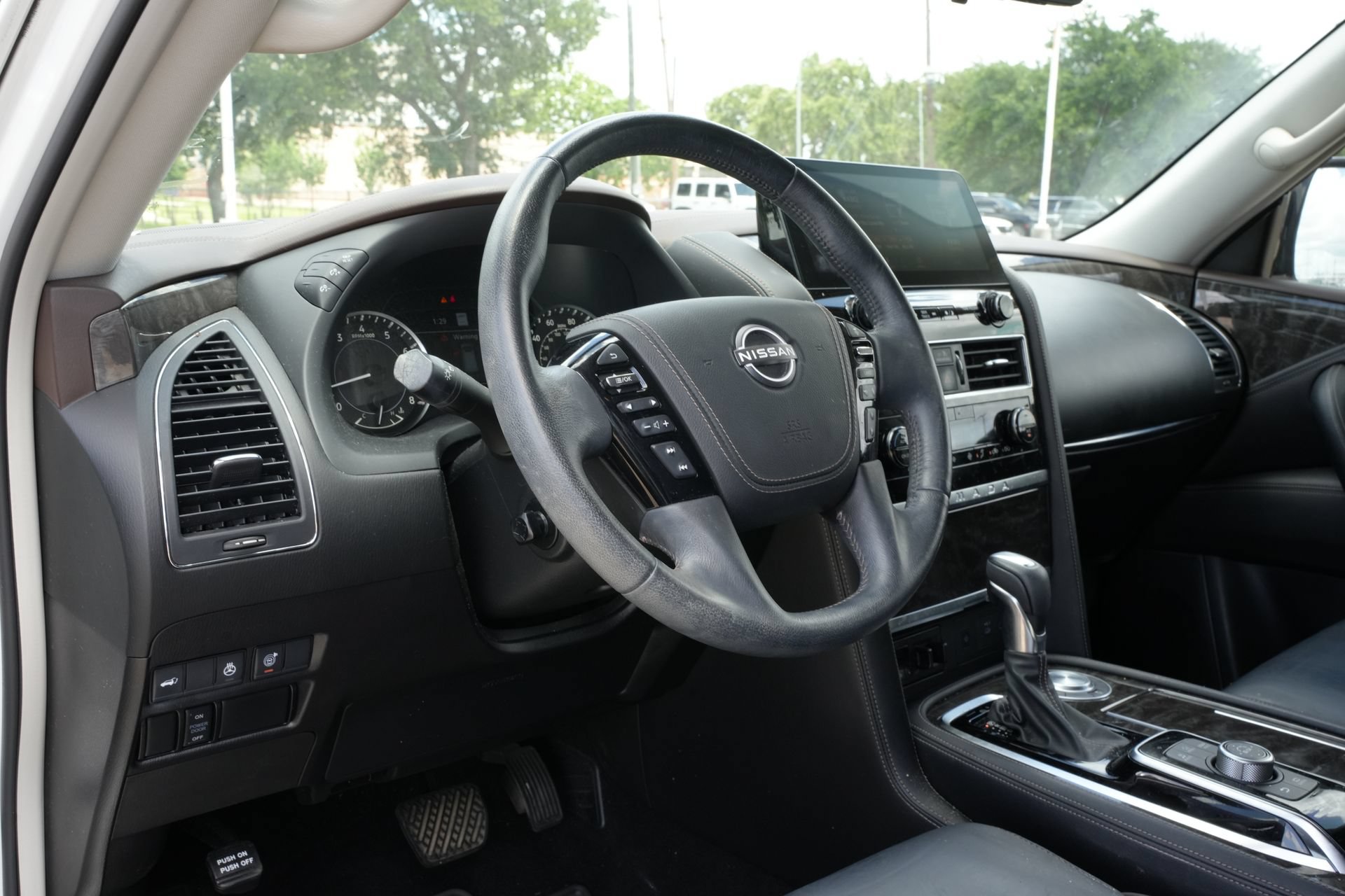 Used 2023 Nissan Armada Platinum w/ Captain's Chairs Package RWD image 14