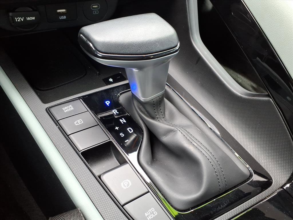 Certified 2025 Hyundai Elantra Limited image 23