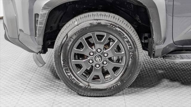 Used 2025 Toyota 4Runner SR5 AWD/4WD image 33