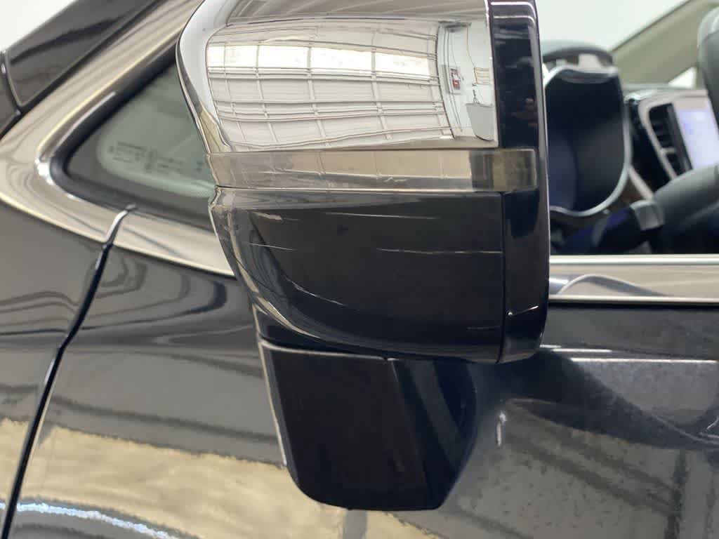 Used 2023 Chrysler Pacifica Limited FWD image 31