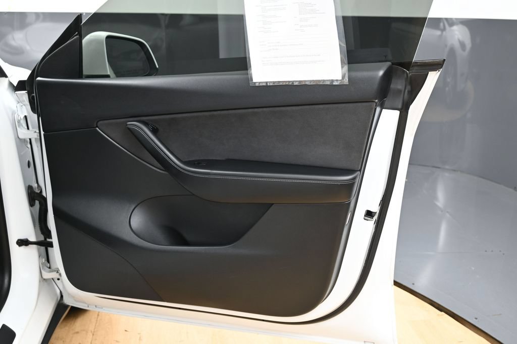 Used 2021 Tesla Model Y Long Range AWD/4WD image 40
