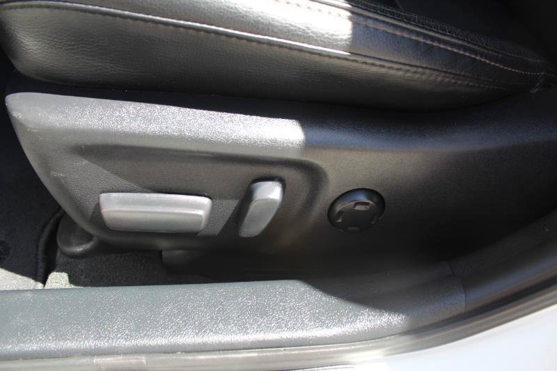 Used 2018 Toyota Avalon Touring w/ Carpet Mat Package FWD image 10