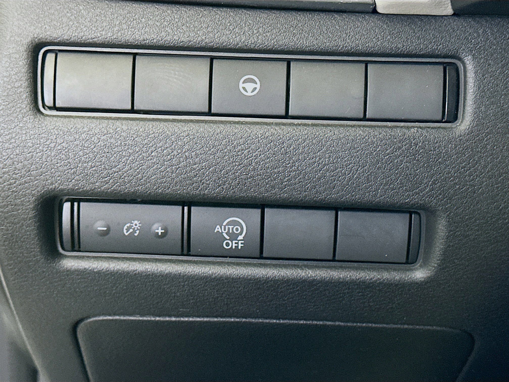 Used 2023 Nissan Rogue SV image 17