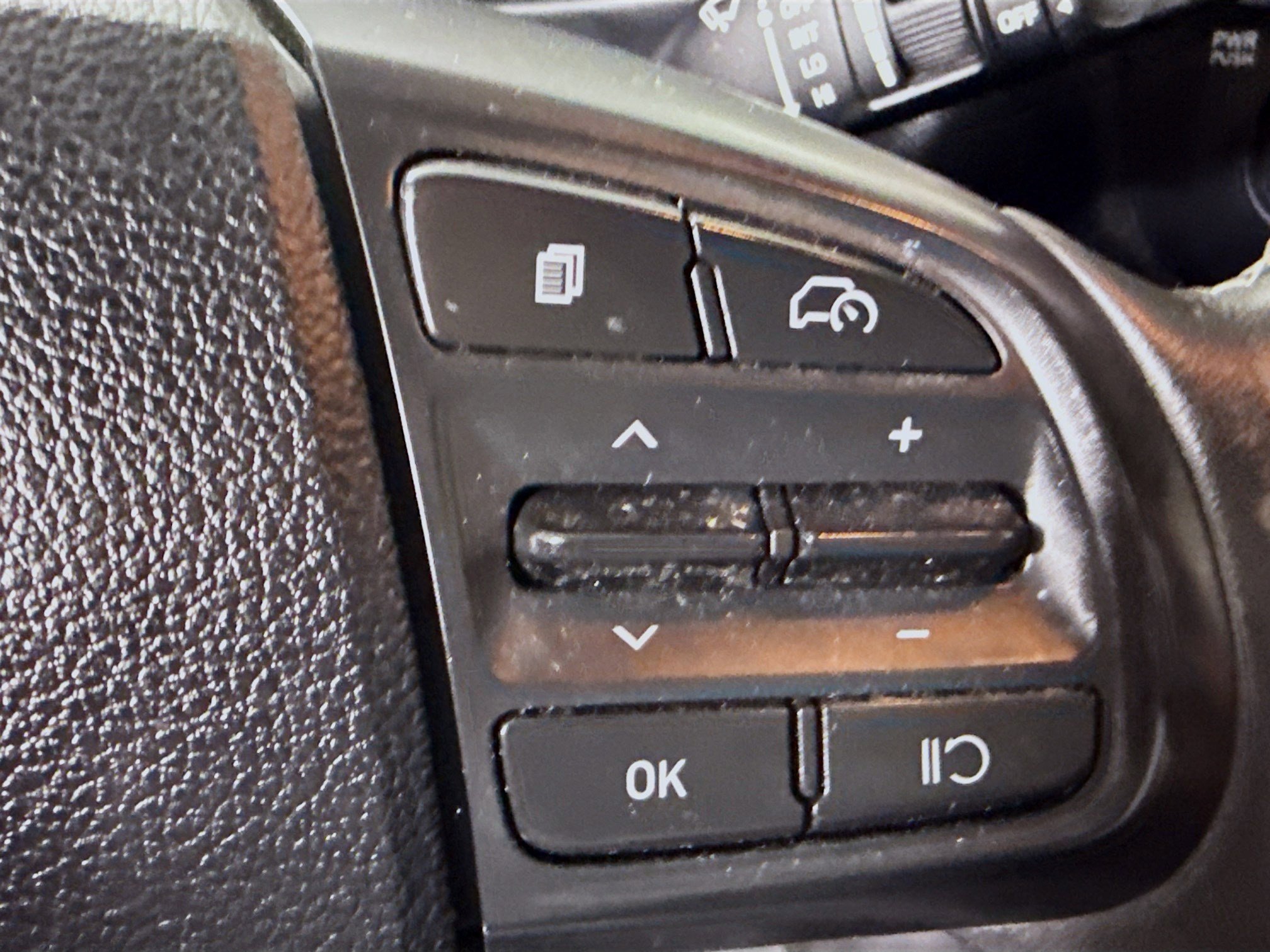 Used 2023 Hyundai Venue SEL w/ Cargo Package image 15