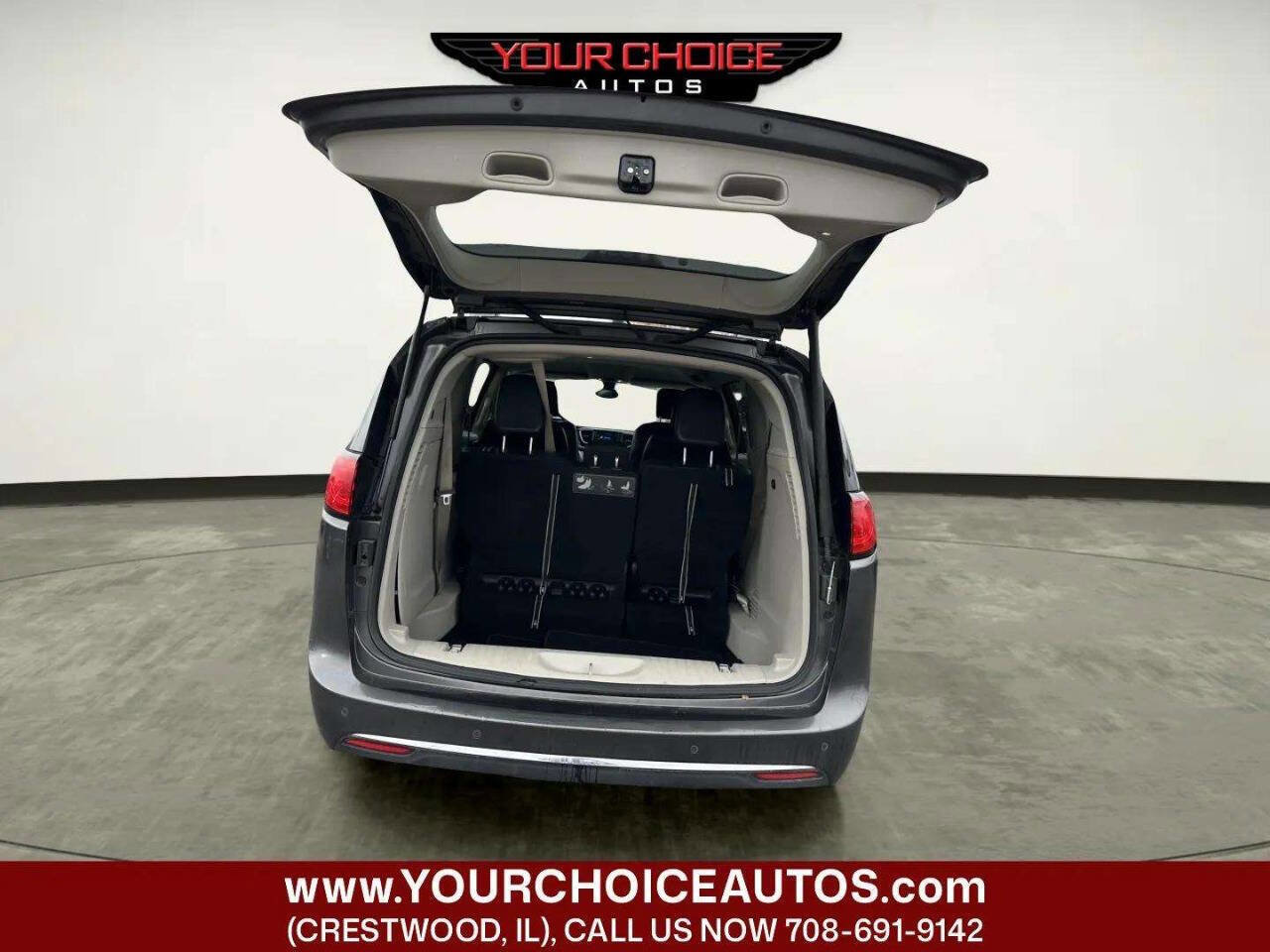 Used 2019 Chrysler Pacifica Touring-L image 20