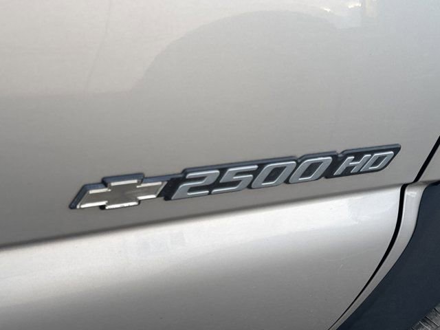 Used 2007 Chevrolet Silverado 2500 W/T w/ Skid Plate Package AWD/4WD image 4