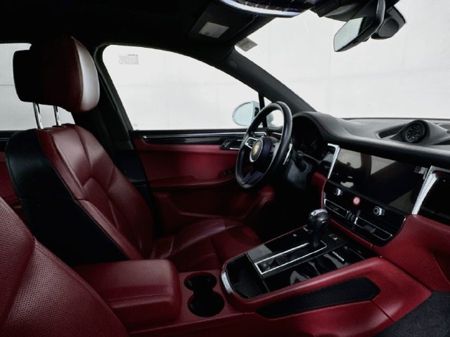 Used 2023 Porsche Macan AWD/4WD image 25