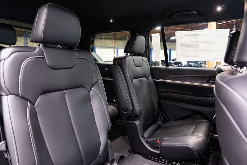 New 2026 Jeep Grand Cherokee L Limited AWD/4WD image 29