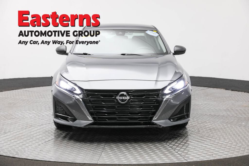 Used 2024 Nissan Altima 2.5 SV image 2