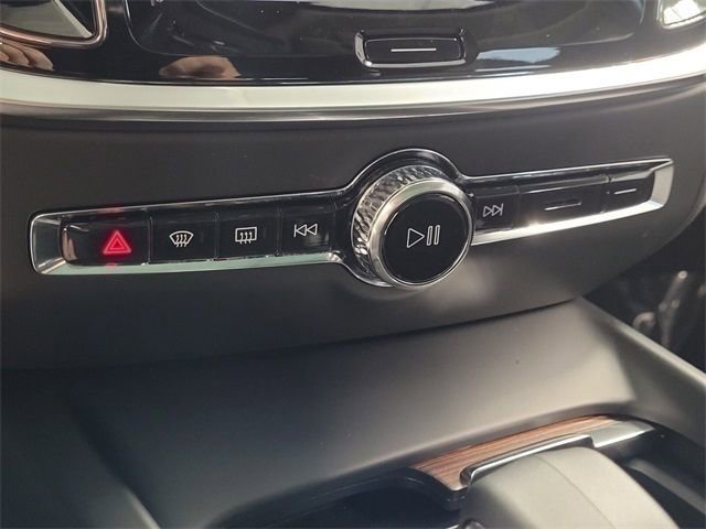 Certified 2026 Volvo V60 B5 Cross Country Plus w/ Protection Package Premier image 22
