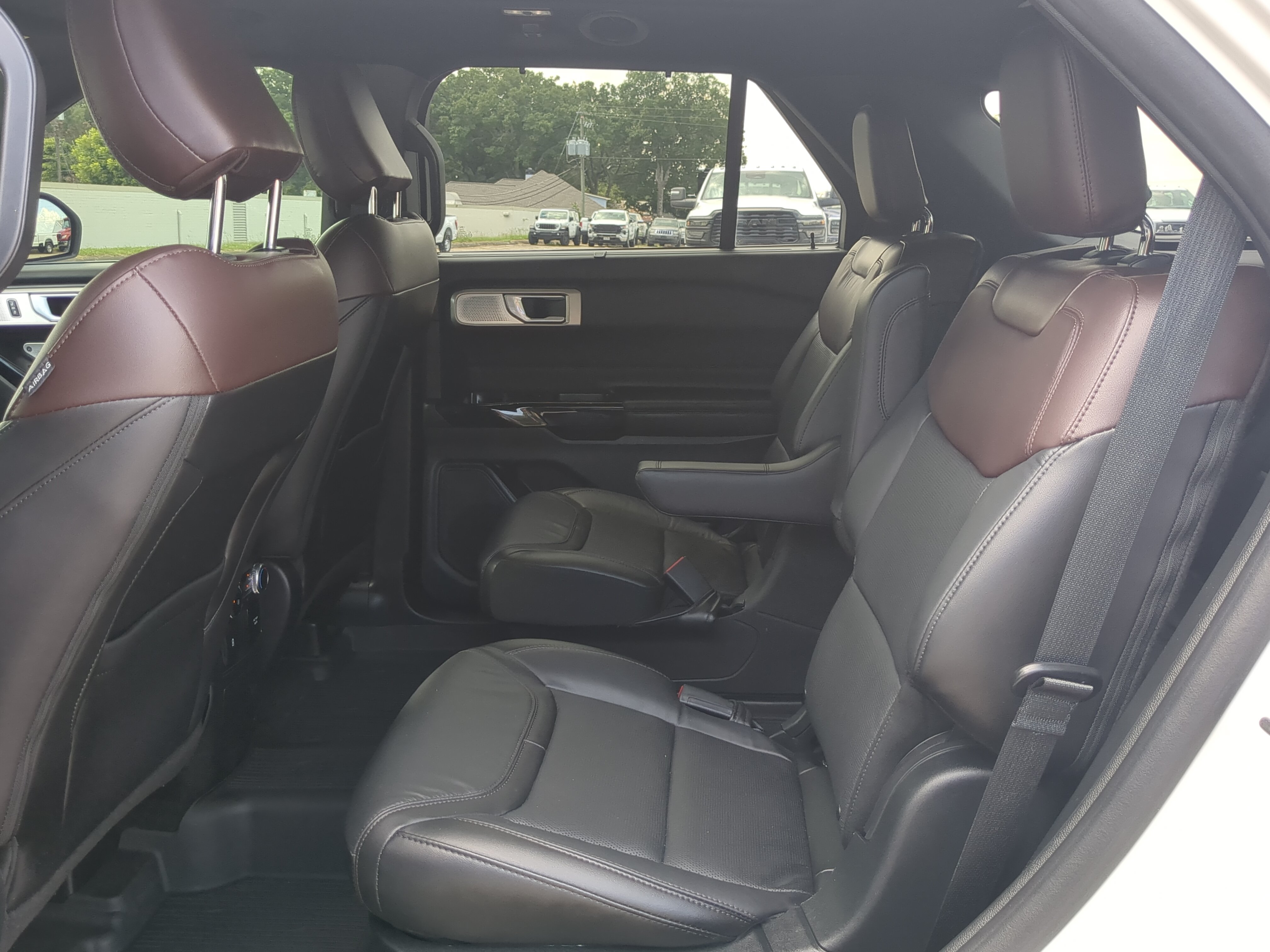 Certified 2023 Ford Explorer Platinum w/ Technology Package AWD/4WD image 12