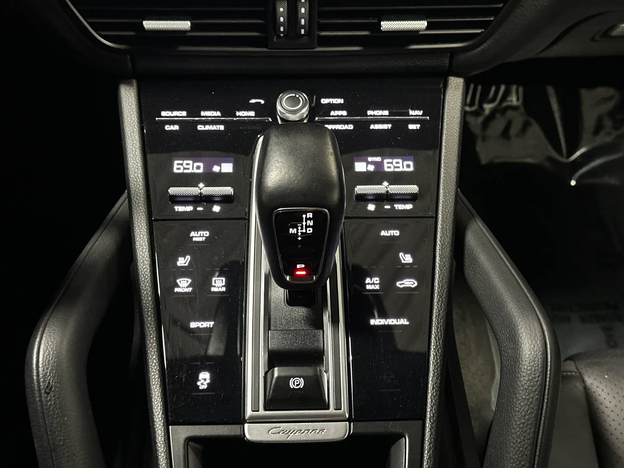 Used 2022 Porsche Cayenne AWD/4WD image 31