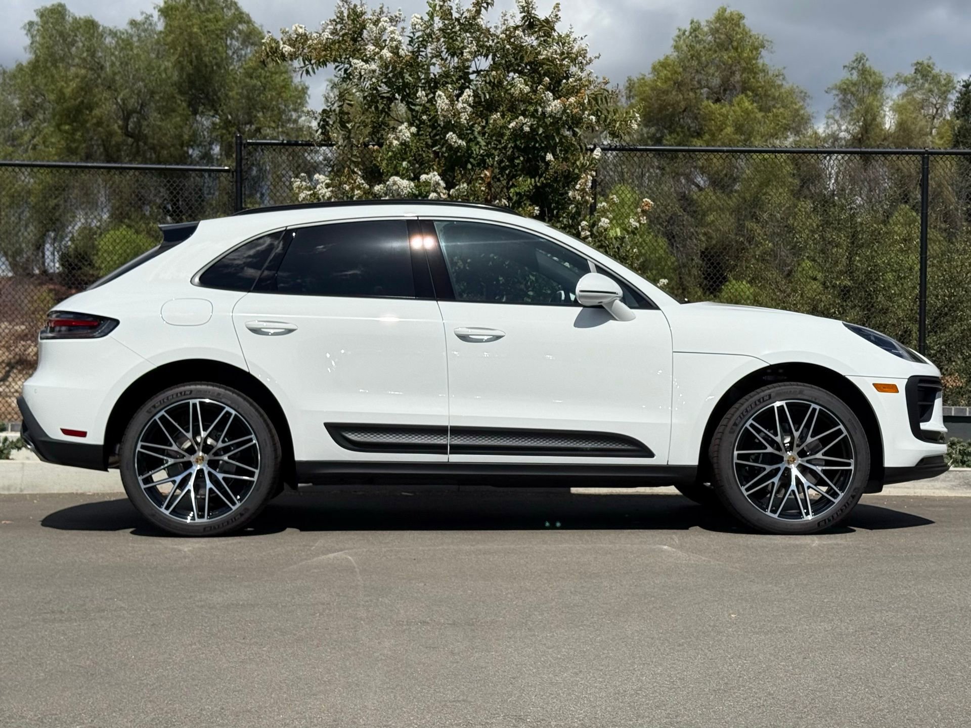 Used 2025 Porsche Macan image 8