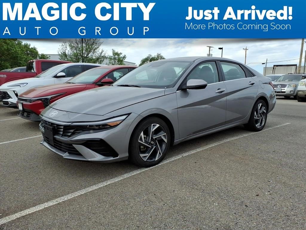 Used 2025 Hyundai Elantra Limited