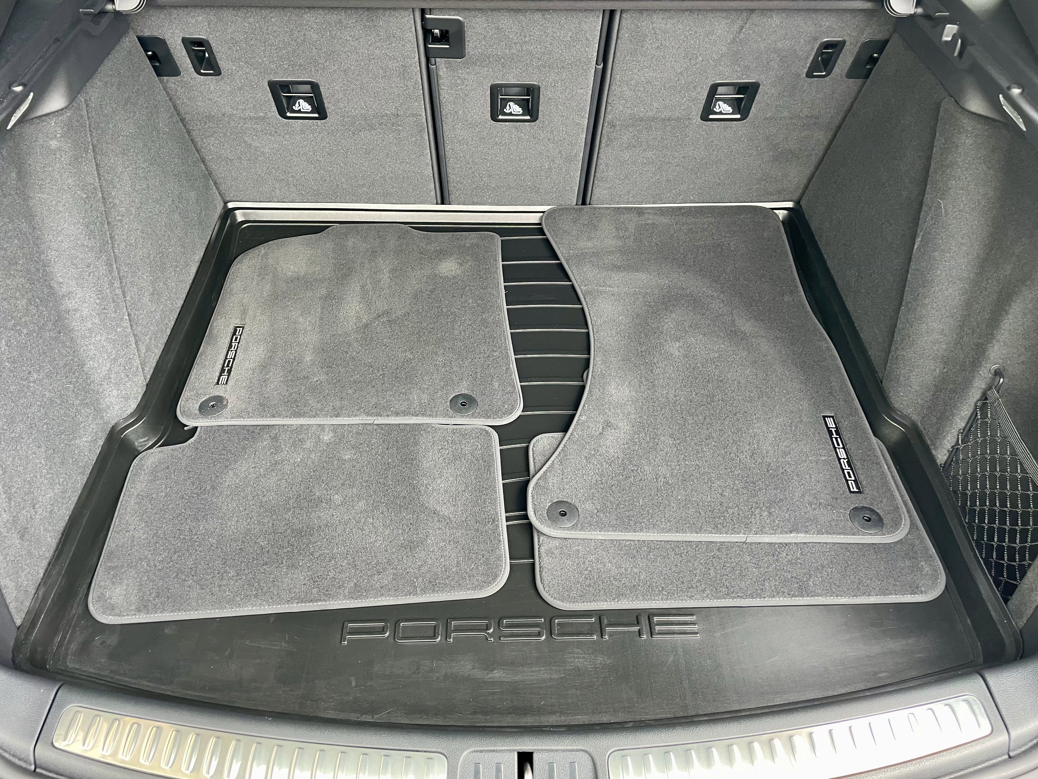 Used 2023 Porsche Macan Turbo image 34