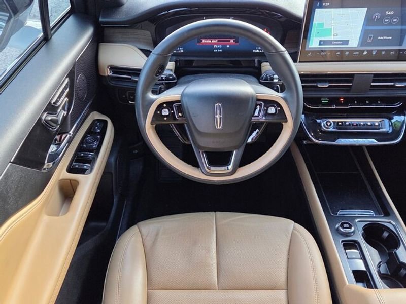 Used 2023 Lincoln Corsair Reserve image 9