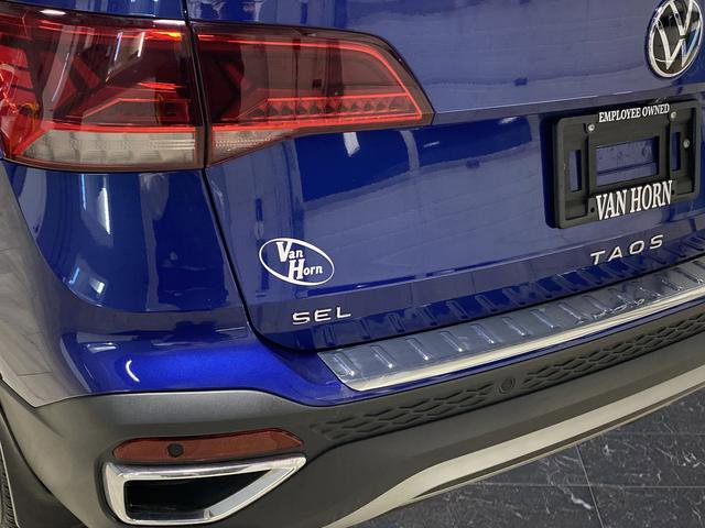 Used 2024 Volkswagen Taos SEL image 32