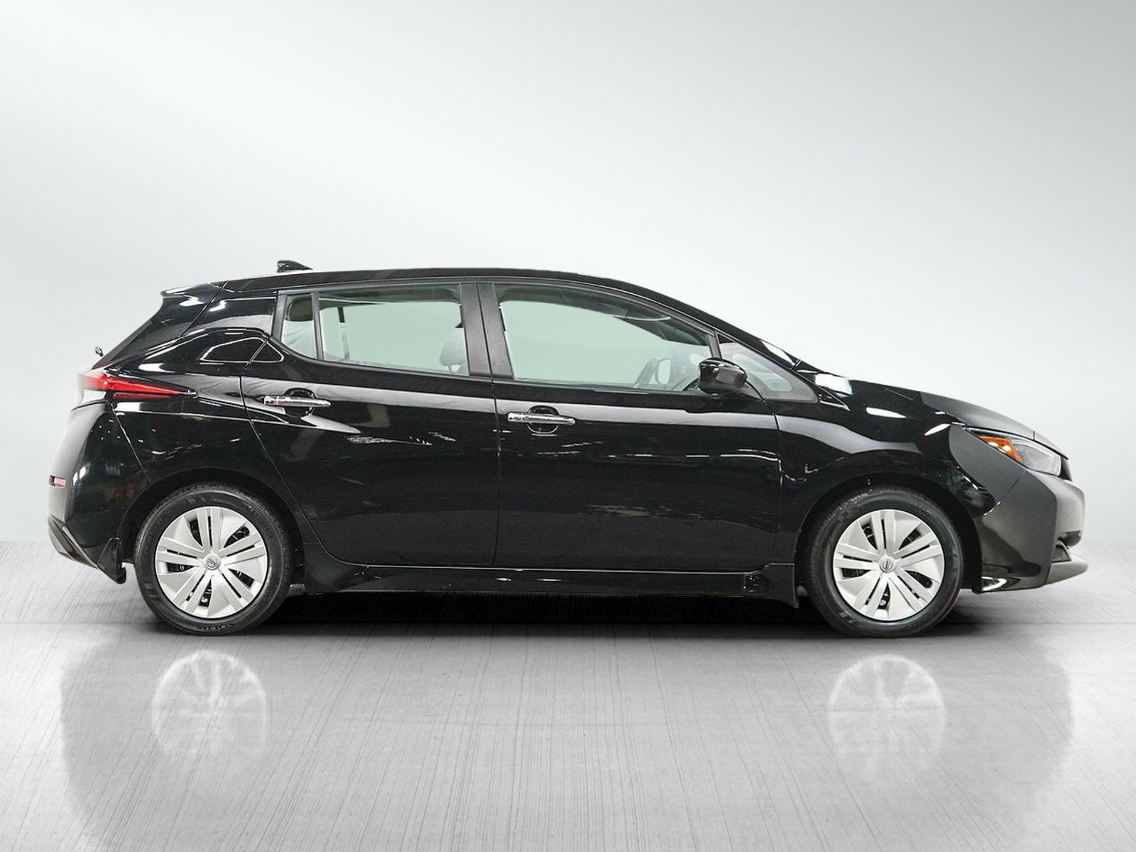 Used 2025 Nissan Leaf S FWD image 6