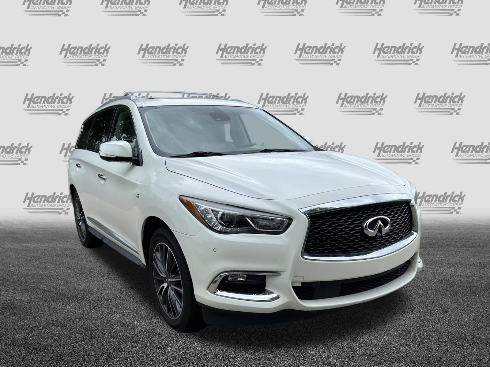 Used 2019 INFINITI QX60 Luxe w/ Sensory Package FWD image 2