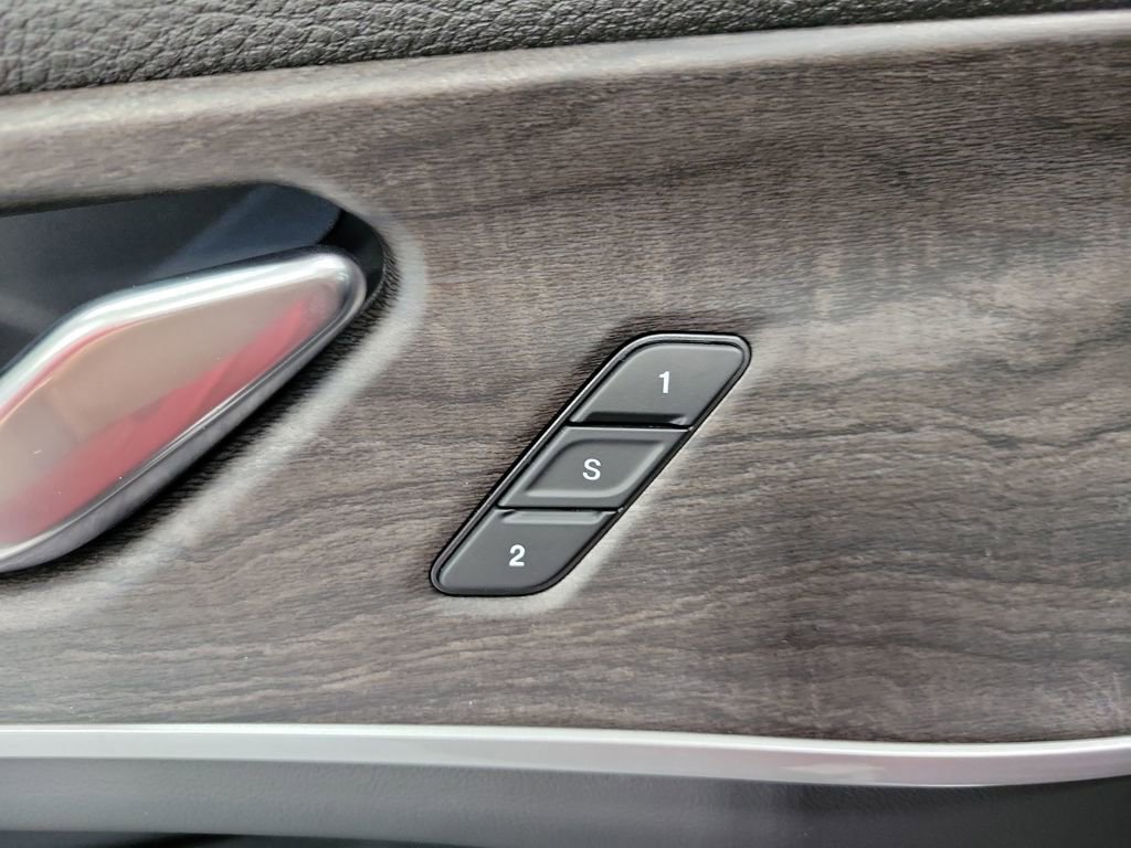 New 2025 Jeep Grand Cherokee L Limited w/ Black Appearance Package image 31