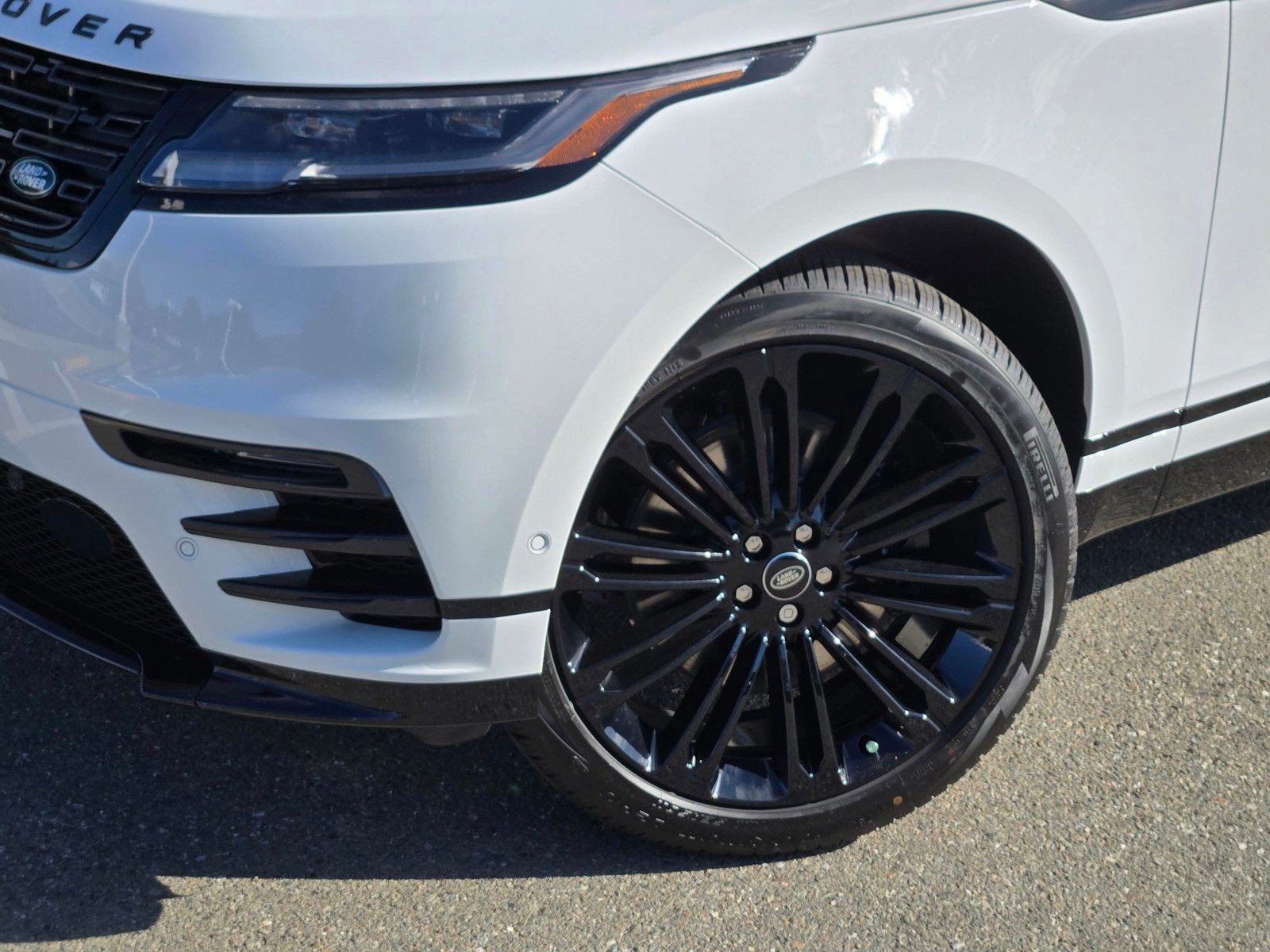 New 2026 Land Rover Range Rover Velar Dynamic SE AWD/4WD image 7
