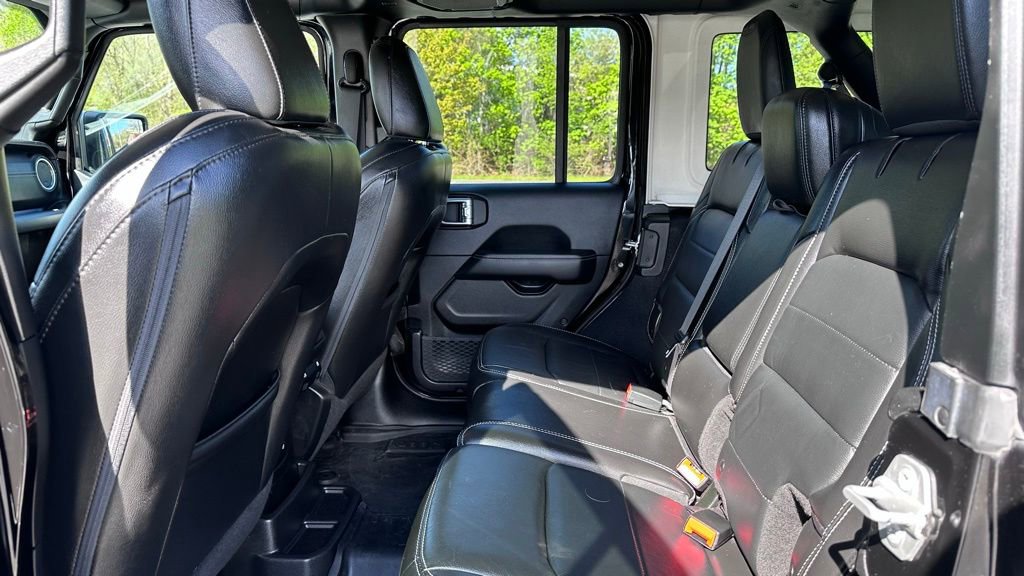 Used 2018 Jeep Wrangler Unlimited Sahara AWD/4WD image 21