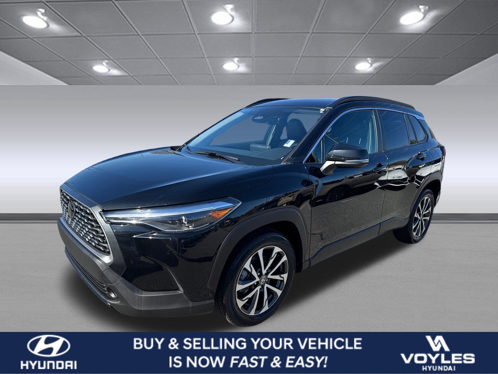 Used 2023 Toyota Corolla Cross XLE video 1